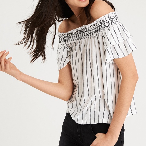 American Eagle Outfitters Tops - American Eagle off shoulder top